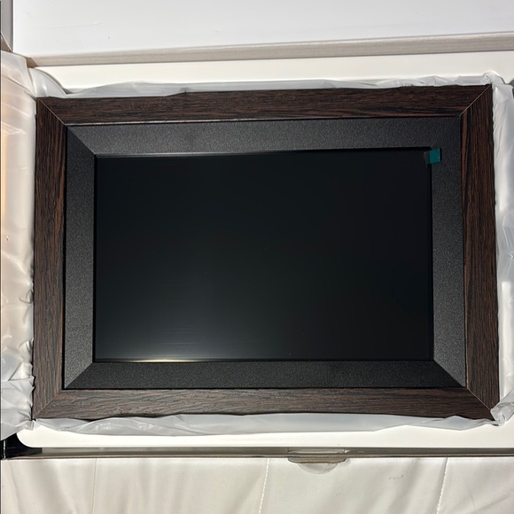 Kodak Classic Photo Frame 10 inch Wi-Fi Enabled - Picture 1 of 9